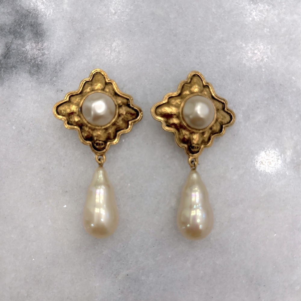 Authentic CHANEL Earrings, faux pearl , gold leaf .. serial number on the back